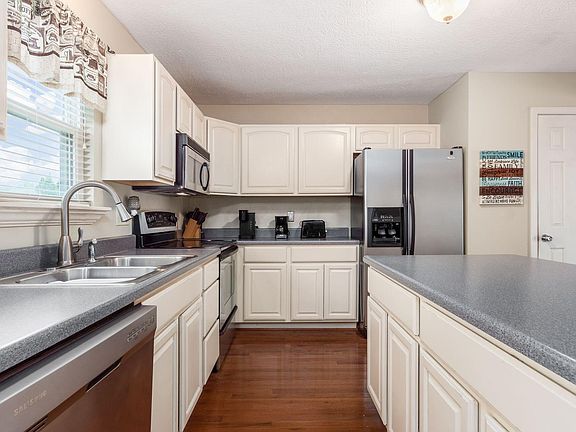 5th image of 7664 Eagle Creek Dr
