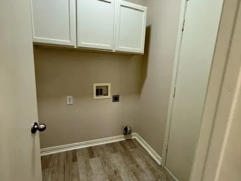 4425 Park Creek Ct — Photo 13