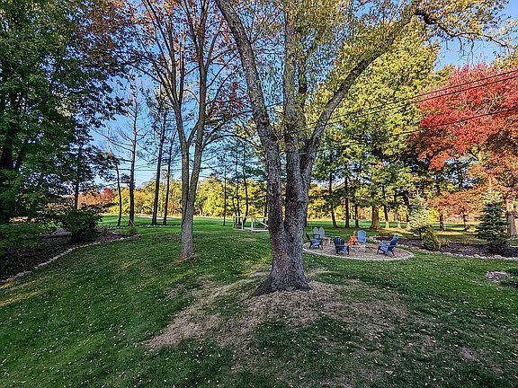 4th image of 453 Atterbury Blvd