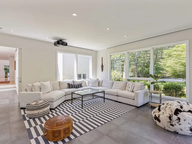 19 Woodland Way — Photo 6