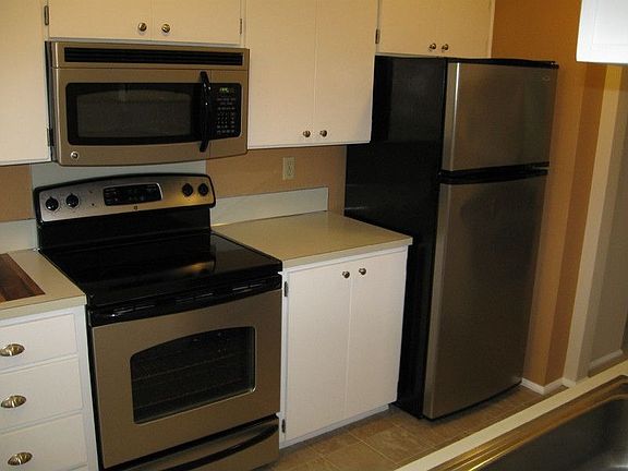 5th image of 2091 Lakemoor Dr SW