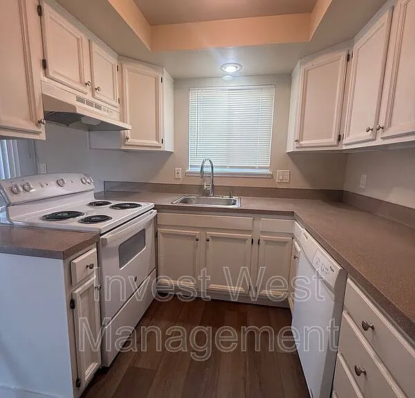3331 NE 57th Ave #4 — Photo 1