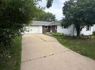 419 Roland Ave, Rockford, IL 61107