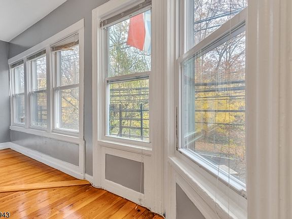 4th image of 87 Clifton Ave