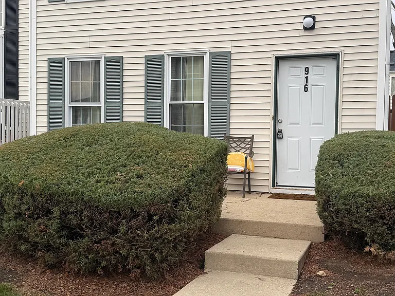 916 Symphony Dr — Photo 1