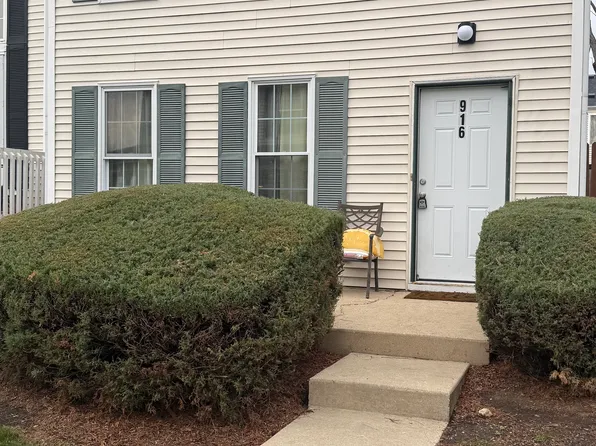 916 Symphony Dr, Aurora, IL 60504