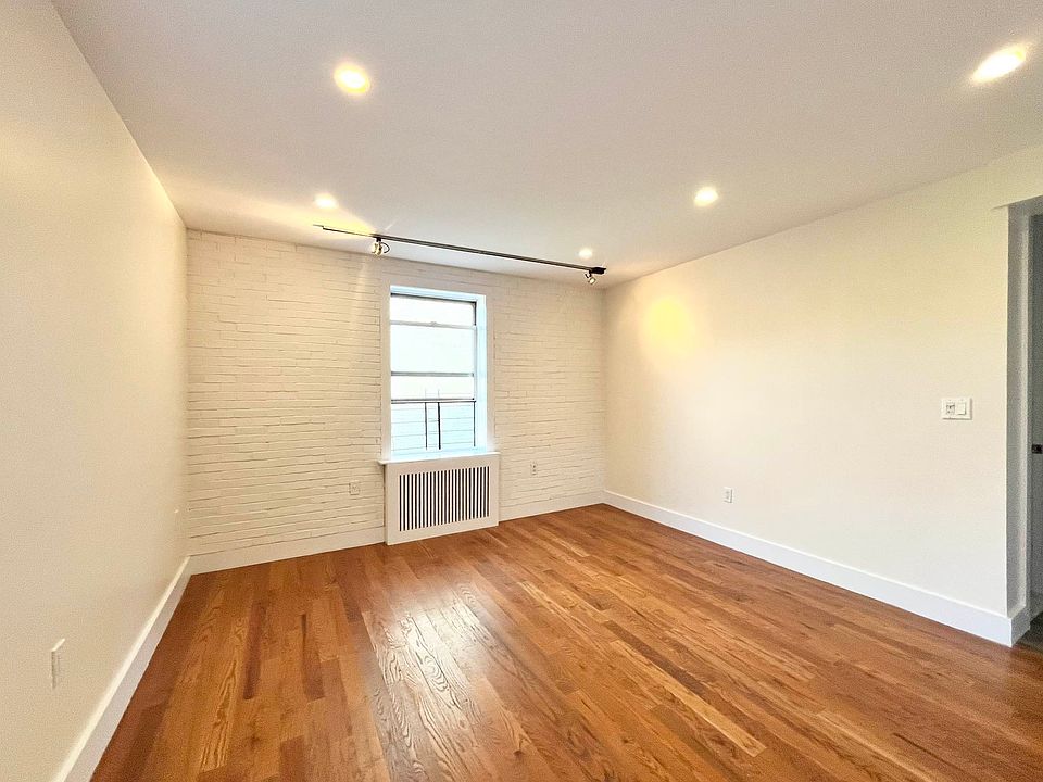 1st image of 4300 Broadway APT 6E