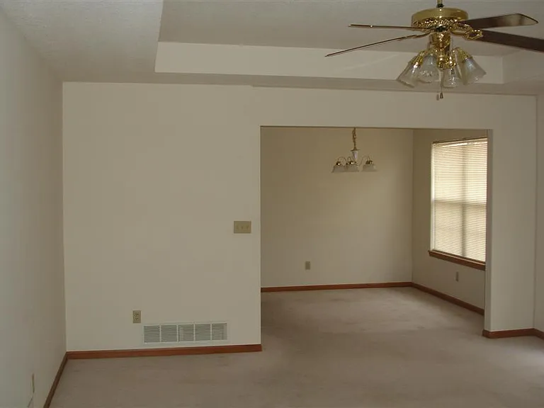 5205 Gasconade Dr — Photo 2