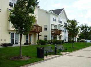 17 Bayside Dr, Bayonne, NJ 07002