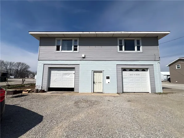 4 W Ashmore St APT A, Ashmore, IL 61912