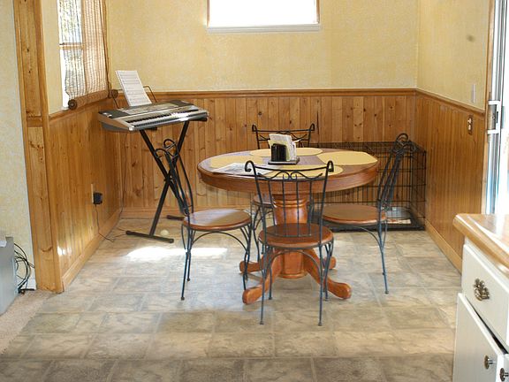 Dining/breakfast area