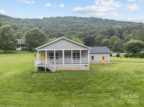 59 Lunar Trace Rd, Waynesville, NC 28786