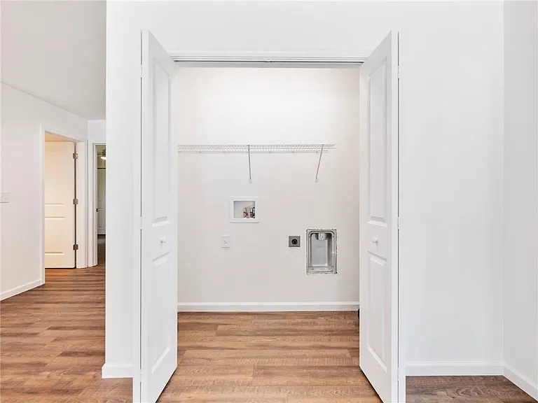 8083 Beachwood Dr — Photo 13