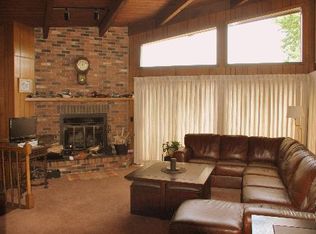 50 Sherwood Rd, Elgin, IL 60120