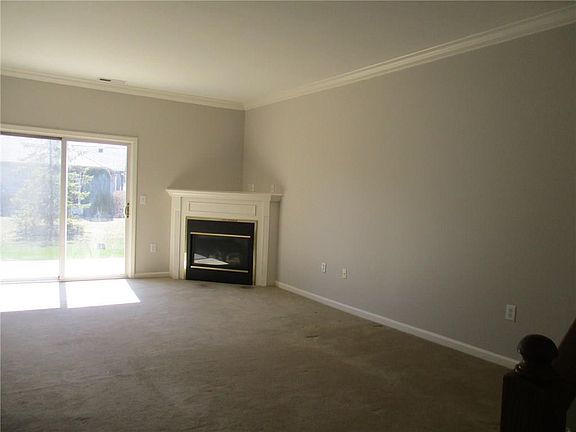 Large Living area with Gas Log Fireplace