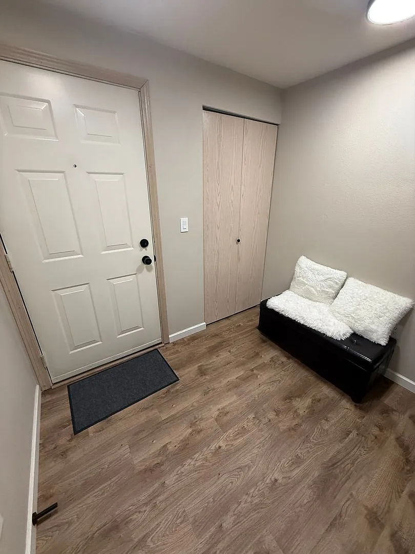 Kent Lake Meridian area 3 bed 2 bath condo for rent. Available Sept 30th! — Photo 3