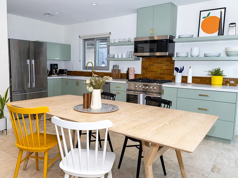 210 S Hamilton Dr #9 — Photo 5