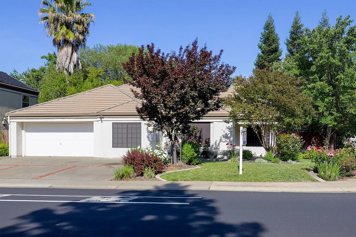104 Silberhorn Dr photo 1