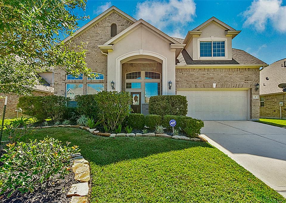 2nd image of 15 S Victoriana Cir