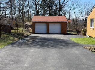 885 E Hill Dr, New Kensington, PA 15068