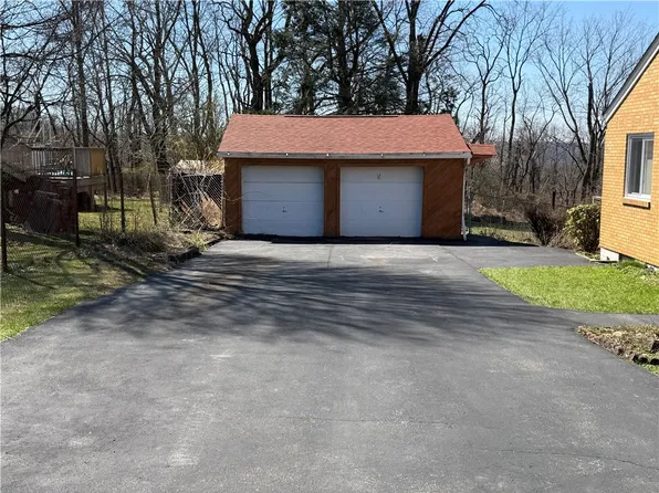 885 E Hill Dr, New Kensington, PA 15068