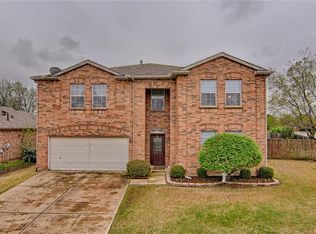 924 Medina Dr, Arlington, TX 76017