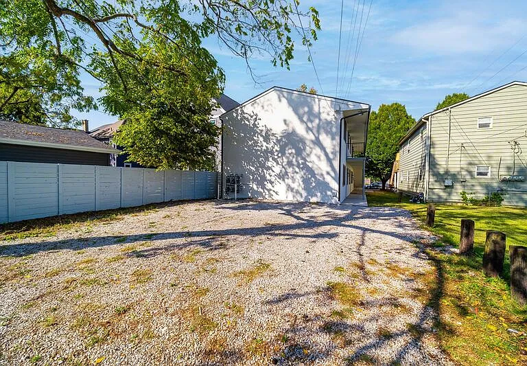 1075 Oak St #E — Photo 27