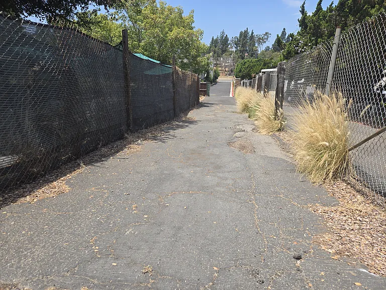 Direct access to Escondido Blvd.