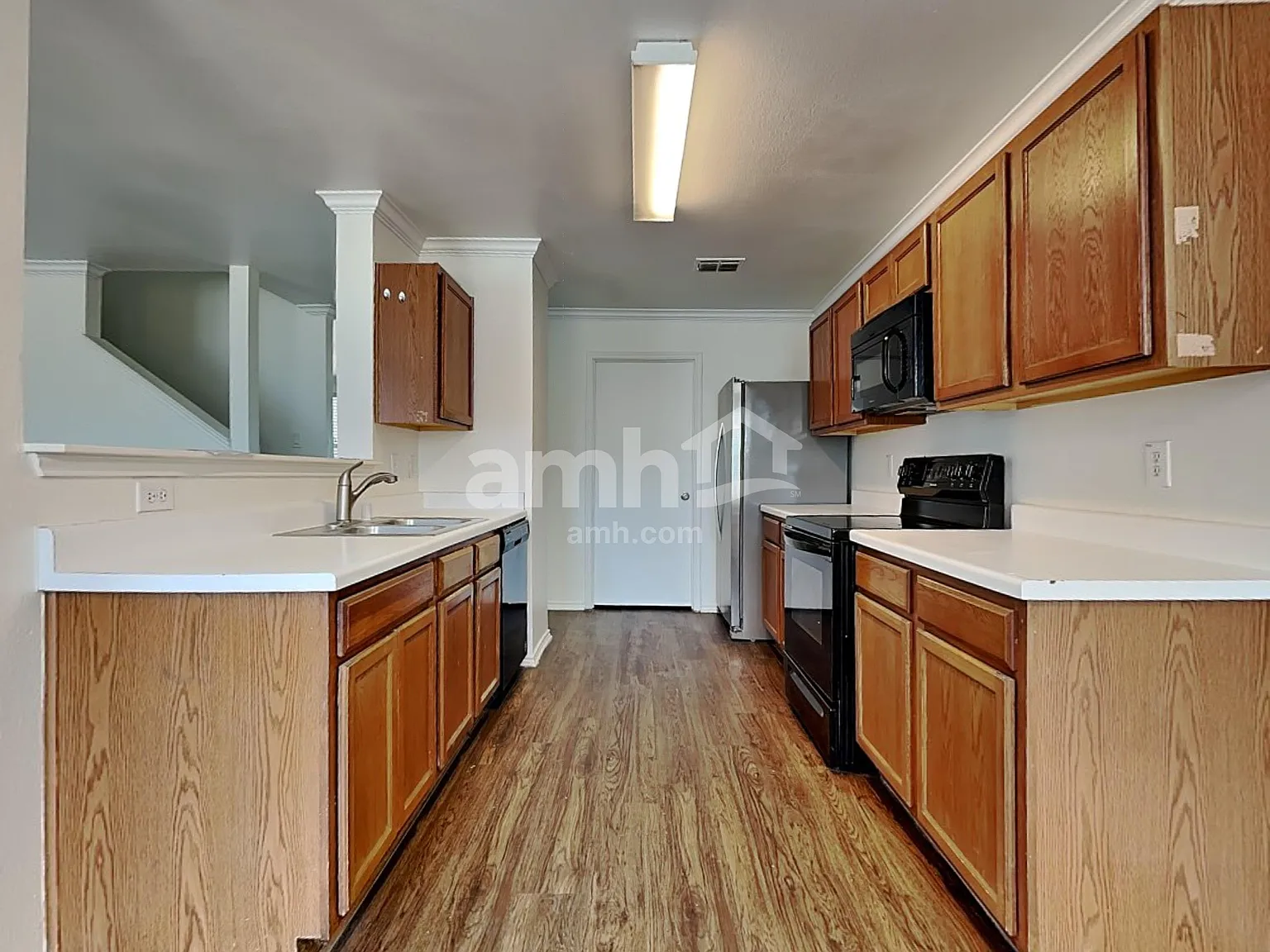 4 bed, 2.5 bath, 2341 sqft, $2,495 — Photo 3