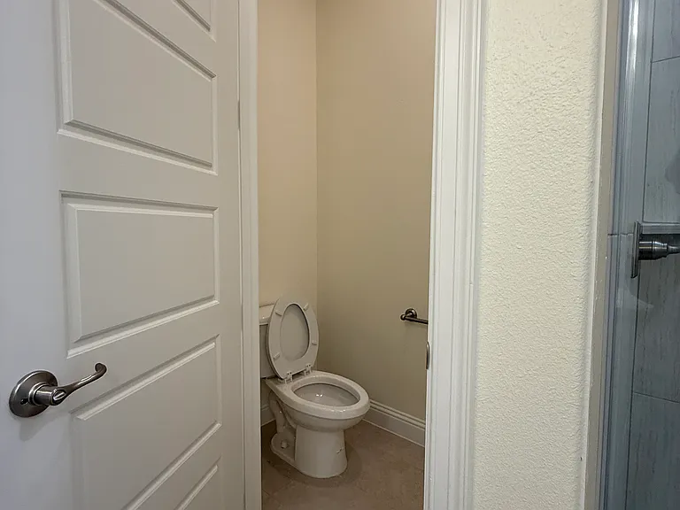 917 E Tucker St — Photo 16