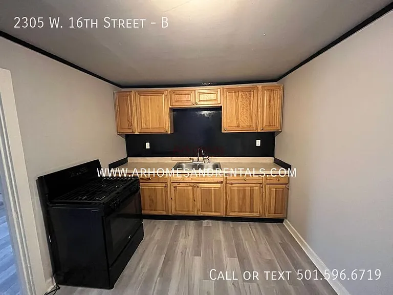 2305 W 16th St #B — Photo 4
