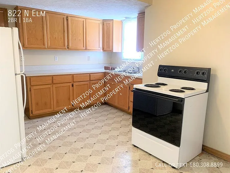 822 N Elm St — Photo 8