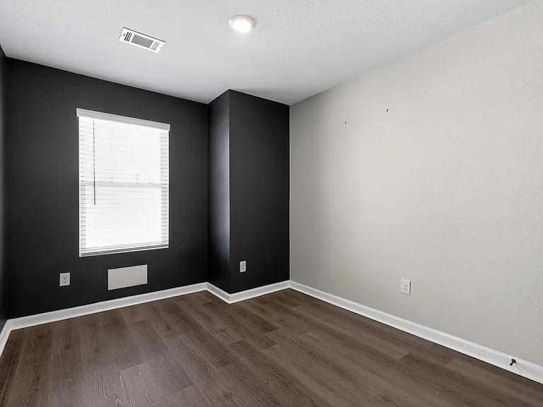 1110 Highwood Ln — Photo 13