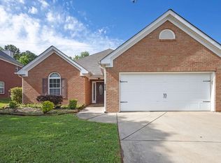 3946 Village Crossing Ln, Ellenwood, GA 30294
