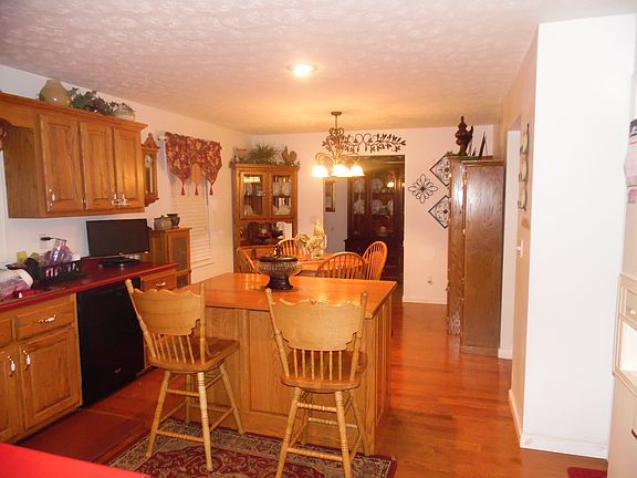 large eat in kitchen