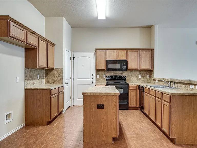1124 Brendon Lee Ln — Photo 13