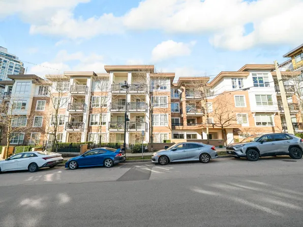 611 Regan Ave #412, Coquitlam, BC V3J 0E5