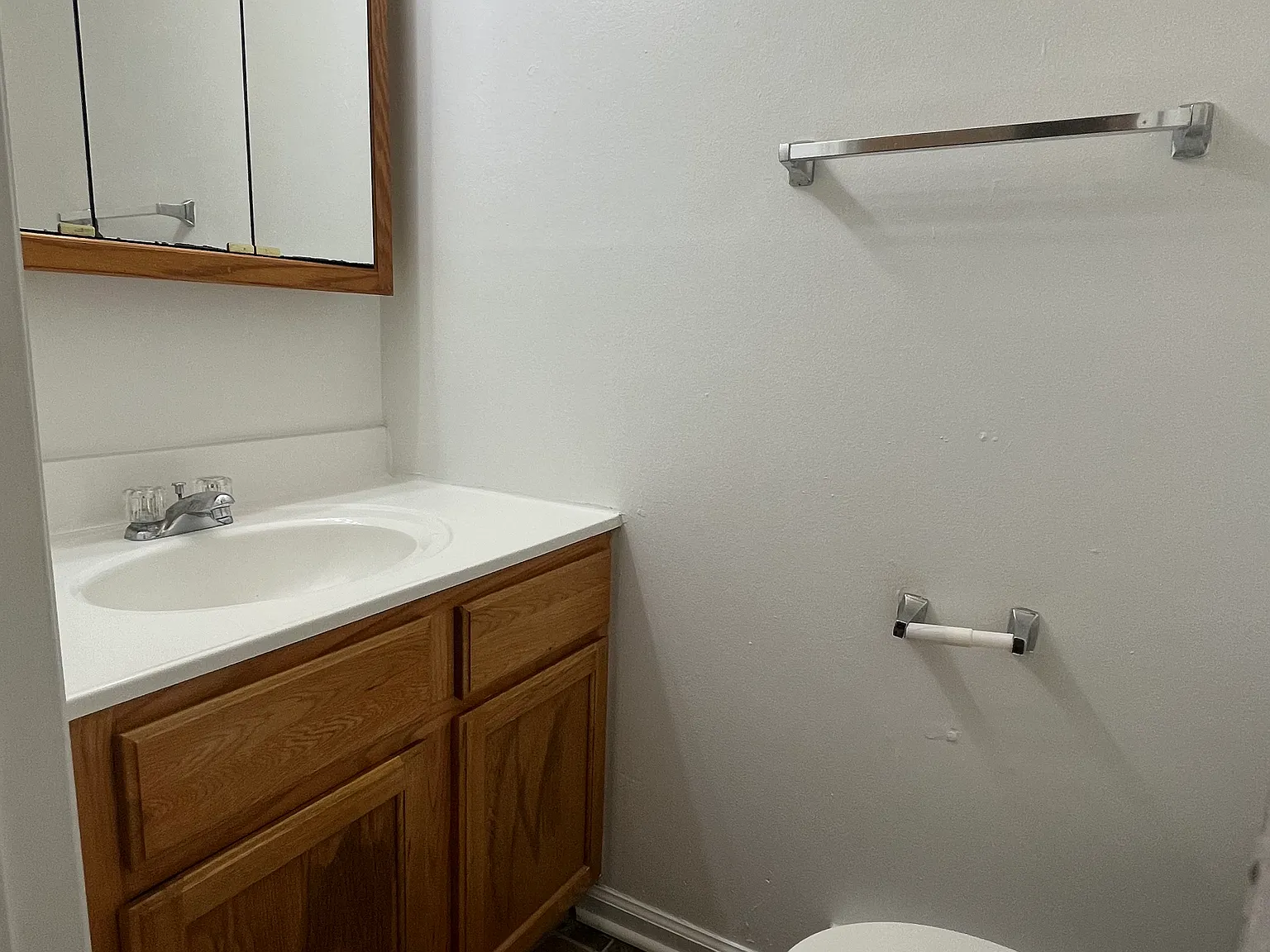 2 bed, 1.5 bath, 900 sqft, $950 — Photo 3