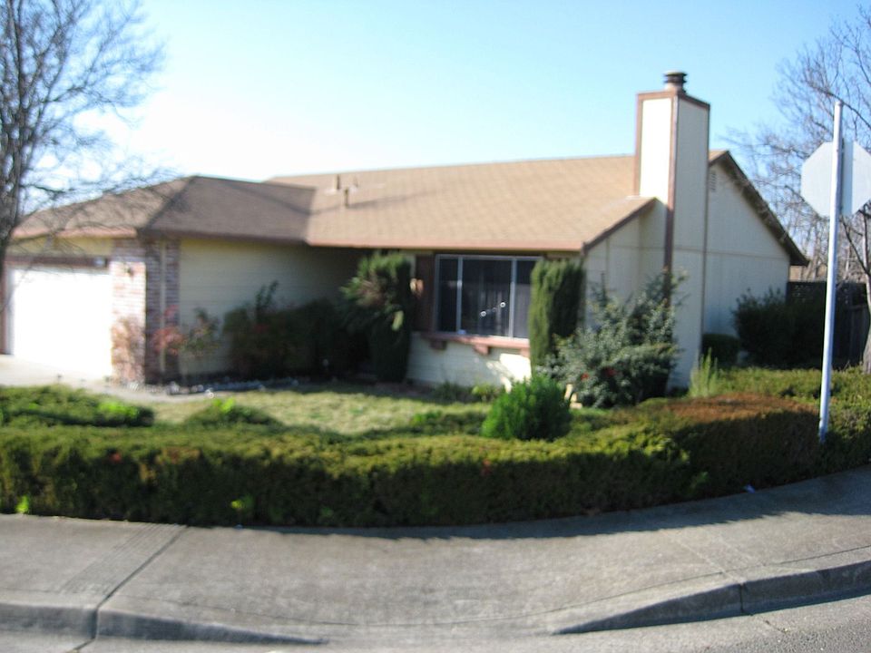 2nd image of 495 Evelyn Cir