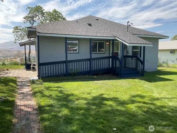 526 E Dewberry Avenue, Omak, WA 98841