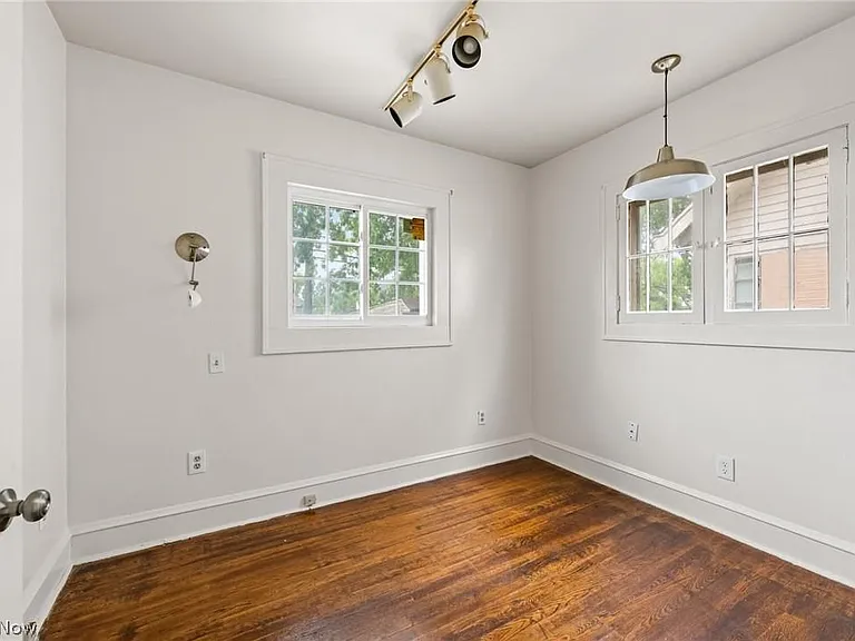 11715 Rutland Ave — Photo 21