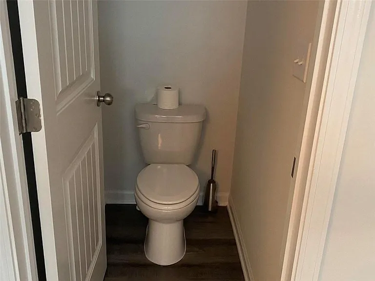 5650 Mirror Lake Dr — Photo 22