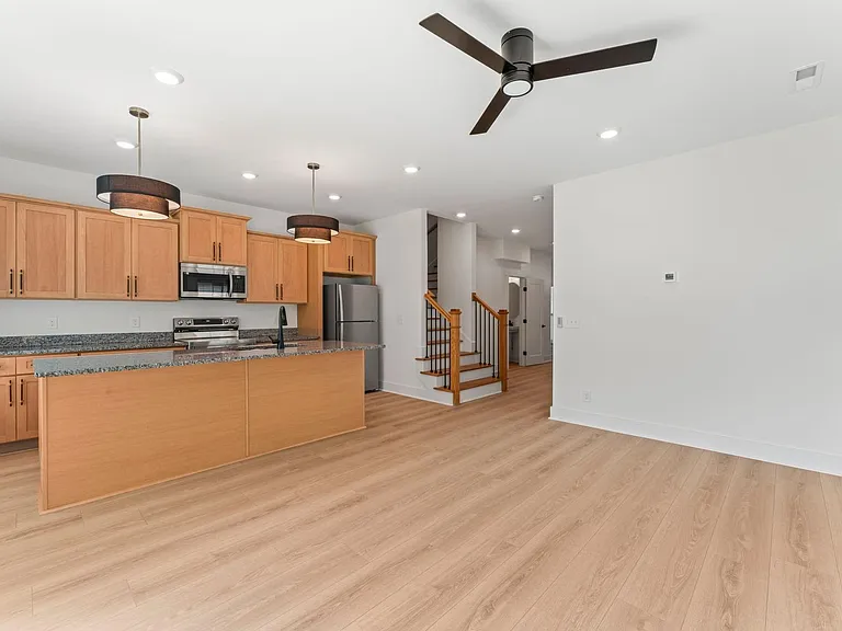 217 S Porter St — Photo 7
