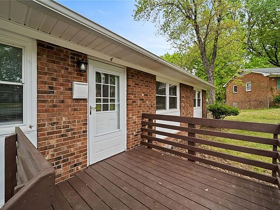 3rd image of 4 Carpenter Ct