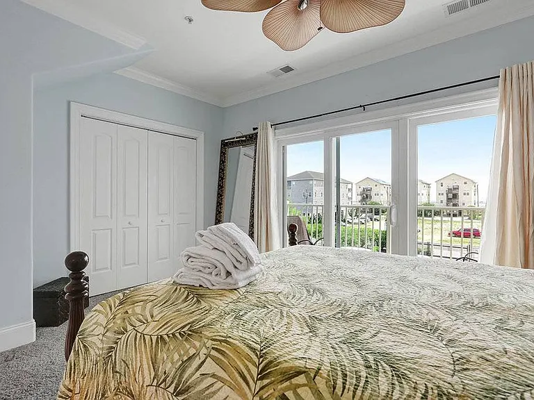 305 S Lake Park Blvd #106 — Photo 27