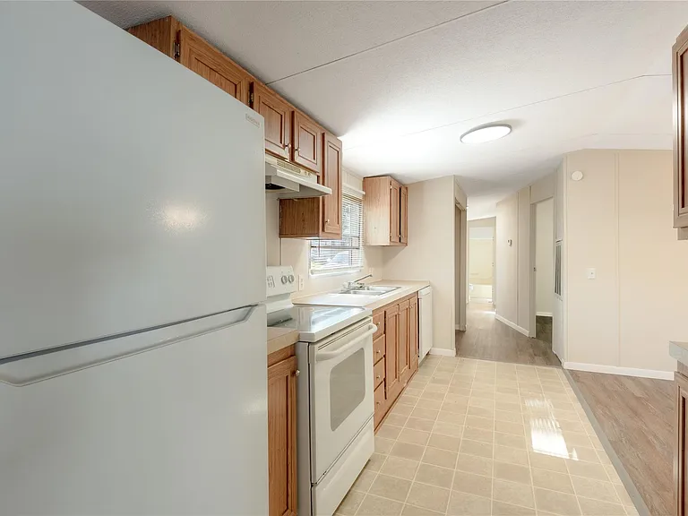 1961 Quality Blvd #12 — Photo 5