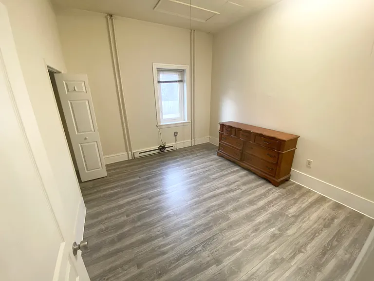 901 Queen St #1F — Photo 9