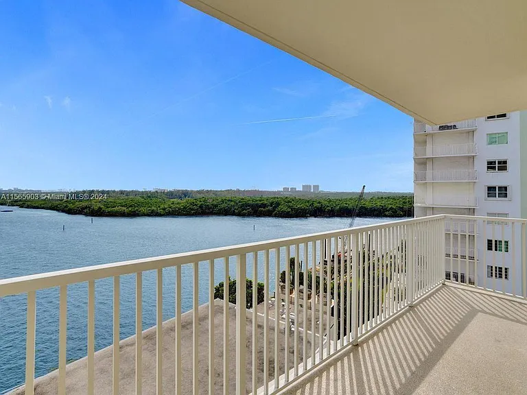 300 Bayview Dr #906 — Photo 8