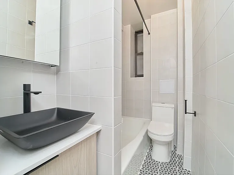 302 E 5th St #2D — Photo 5