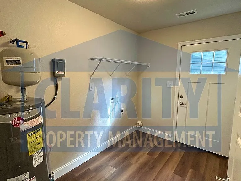 1594 Perry St SE — Photo 19